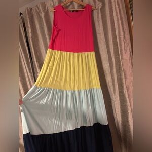 Lands’ End Maxi dress. Sz L Tall 14/16. Used 2X. Wicked fast shipping.